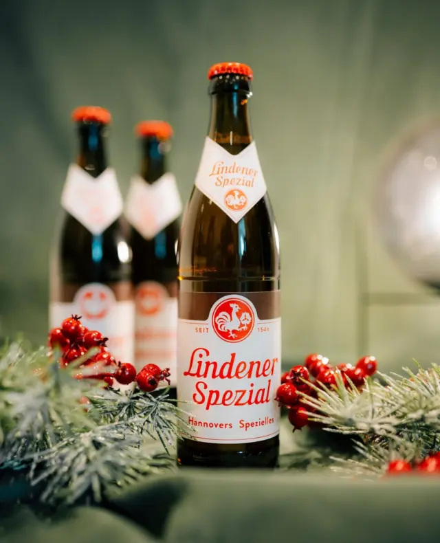 Wir wünschen euch ein frohes Weihnachtsfest! 🎄✨ Genießt die Zeit mit euren Liebsten, festliche Momente und ein gut gekühltes Gilde. 🍺🎁 Prost auf einen wundervollen Heiligabend! 🎅⁠
⁠
#gilde #gildebrauerei #brauerei #dasgildet #gildebeer #gildebier #mygilde #hannover #heiligabend