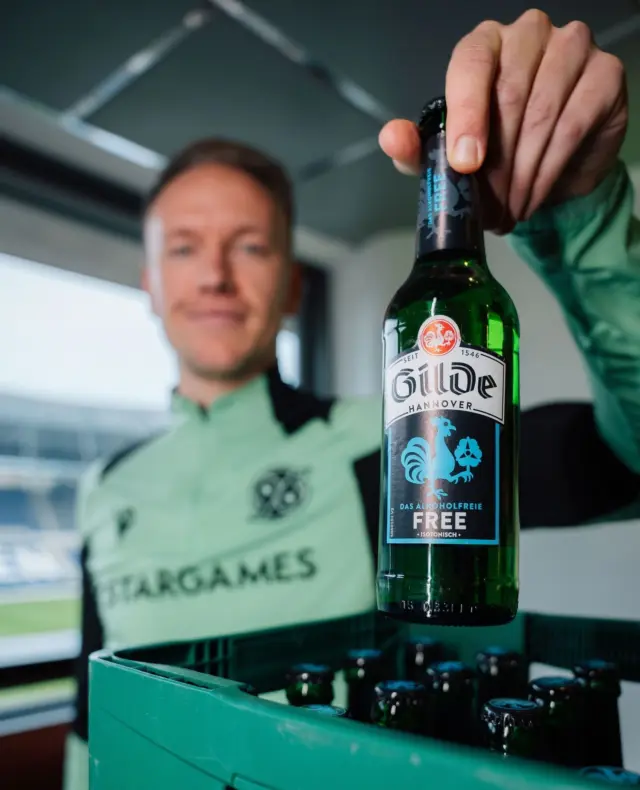 Wen sieht man heute 13:30 Uhr alles im Stadion? 🍻⁠
⁠
Wir wünschen unseren H96 Jungs viel Glück heute gegen Preußen Münster! ⚽️💚⁠
⁠
#gilde #gildebrauerei #brauerei #dasgildet #gildebeer #gildebier #mygilde #hannover #hannover96 #niemalsallein #havardnielsen