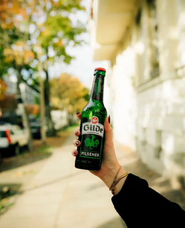 Not just a beer, it’s a vibe ✨🍺⁠
⁠
#gilde #gildebrauerei #brauerei #dasgildet #gildebeer #gildebier #mygilde #hannover #gildepilsener