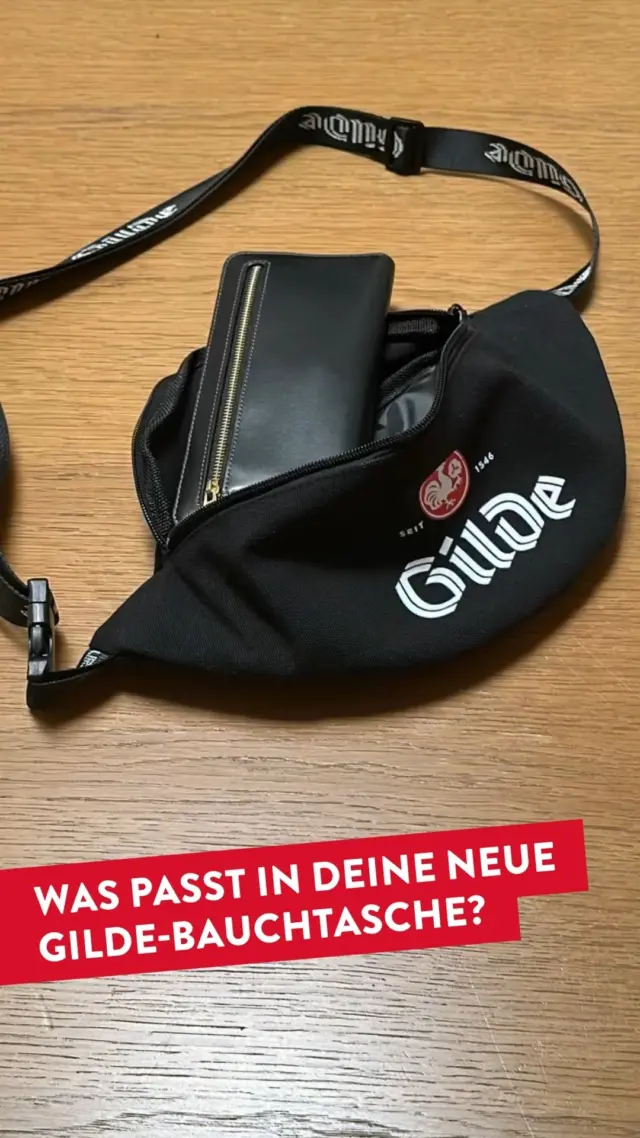 Alles griffbereit, ohne dass die Taschen aus allen Nähten platzen und nebenbei auch noch verdammt gut aussehen? Das geht nur mit deiner neuen Gilde Bauchtasche!
 
Was darf darin auf keinen Fall fehlen? 🍻
 
#dasgildet #meingilde #perfekterbegleiter #unterwegs #bauchtasche #merch #gildemerch