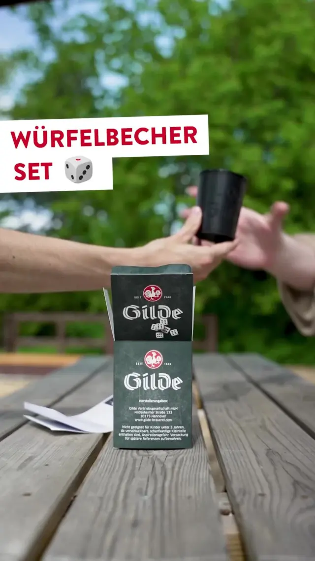 Früher war es die Kneipe. Heute ist es, wo immer du willst. 🎲 

Bier auf, Würfel raus, Freunde an den Tisch – das Würfelbecher-Set bringt echtes Stammtisch-Feeling nach Hause!

Perfekt für euren Feierabend und um wieder öfter zusammenzukommen. 🍻

👉 Ab sofort im Online-Shop erhältlich. Link in Bio. 

#dasgildet #meingilde #gilde #bier #würfelspiel #spieleabend #hannover