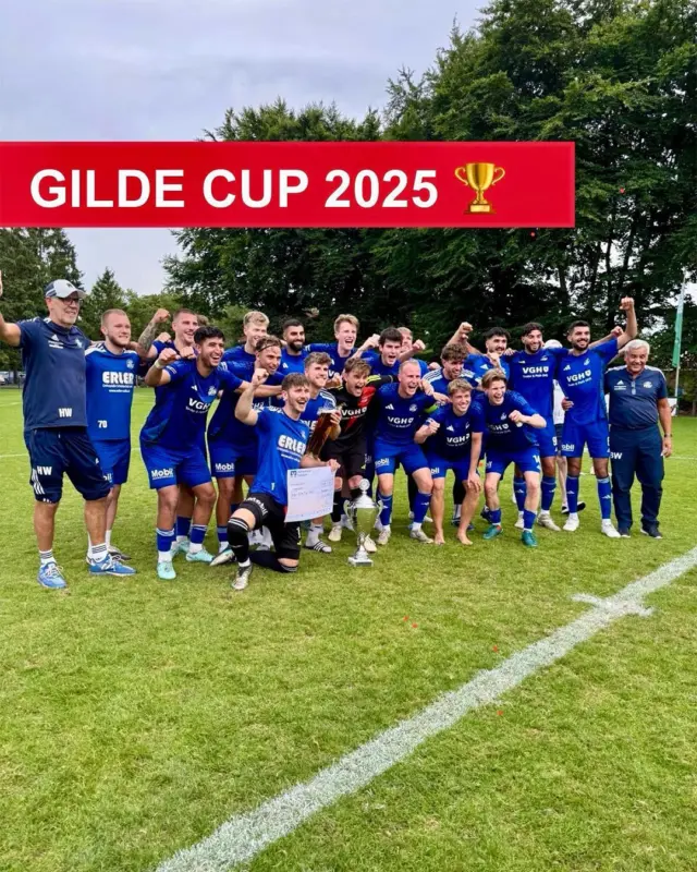 Finale, Fußball, Feierlaune! ⚽🍻

Heute war das Finale des Gilde Cup 2025 in der Wahrendorff-Arena! Der @mtve1847 setzte sich im packenden letzten Spiel gegen den @hschannover1893 durch – Spannung bis zur letzten Minute! 🔥

Danke an alle Fans, Spieler und Organisatoren – das war Fußball, wie wir ihn lieben. ♥️⚽

#GildeCup2025 #DasGildet #MeinGilde #FußballLiebe
