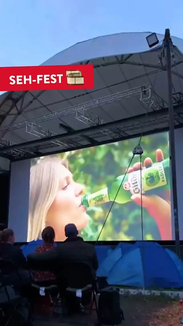 Lange Sommerabende, ein Platz unter freiem Himmel und die große Leinwand vor Augen – das ist das Seh-Fest. ✨

Wart ihr dieses Jahr schon dort? Und wenn ja, welchen Film habt ihr euch angeschaut? 🎬
Falls ihr es noch nicht geschafft habt: Bis zum 16. August habt ihr noch die Möglichkeit. Und vergesst das Apfel Radler nicht.😉
 
#Seh-Fest #DasGildet #meingilde #gillde #hannover