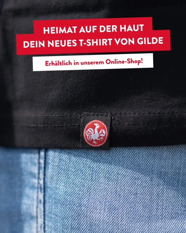 Manche tragen ihr Herz auf der Zunge – wir tragen es zusätzlich auf unserer Haut. Zwischen den Roten, Nordstadt und List gehört Gilde einfach dazu. 🍻
Und ihr? Wo fühlt ihr euch am meisten zuhause in Hannover?
Eure zweite Haut bekommt ihr in unserem Shop (Link in Bio!). 
 
#hannover #dasgildet #meingilde #heimatgefühl #tshirt