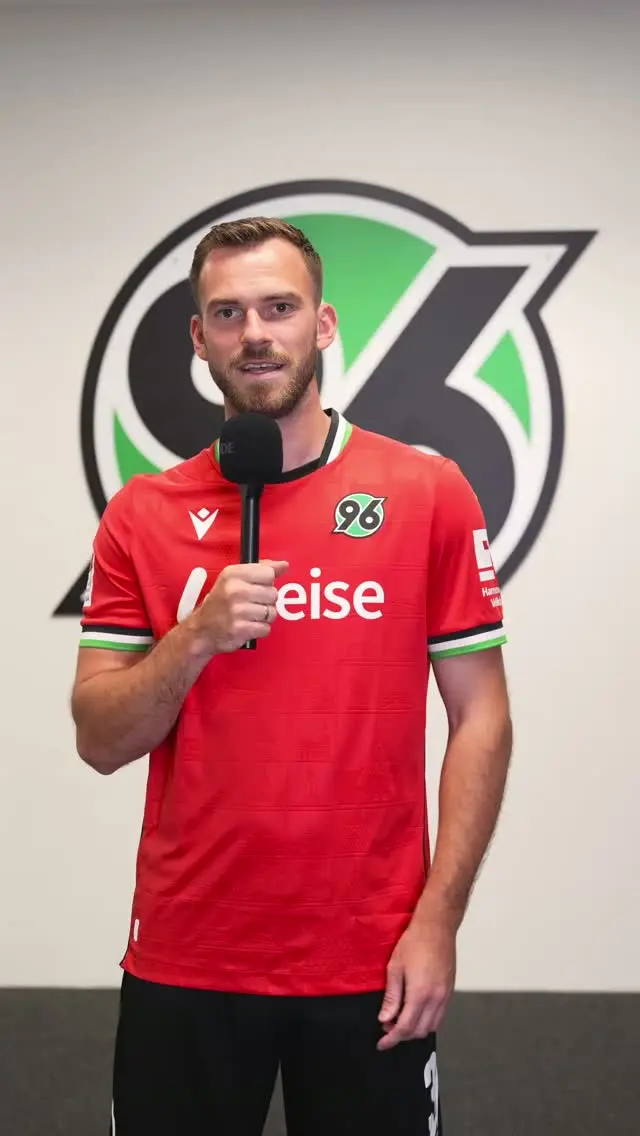 Babysitten bei Familie Tomiak? Dieses Privileg bleibt Leo Weinkauf vorbehalten. 🙌
Ob Leo davon schon weiß? 🤔😄
Glückwunsch an alle, die richtig getippt haben. Und danke, dass Ihr beim ersten Gilde Fanquiz der neuen Saison mitgemacht habt! 🍻
Die nächste Runde wartet schon auf Euch. Dranbleiben lohnt sich! 😉
#meingilde #dasgildet #GildeFanquiz #h96 #hannover96 #niemalsallein #hannover