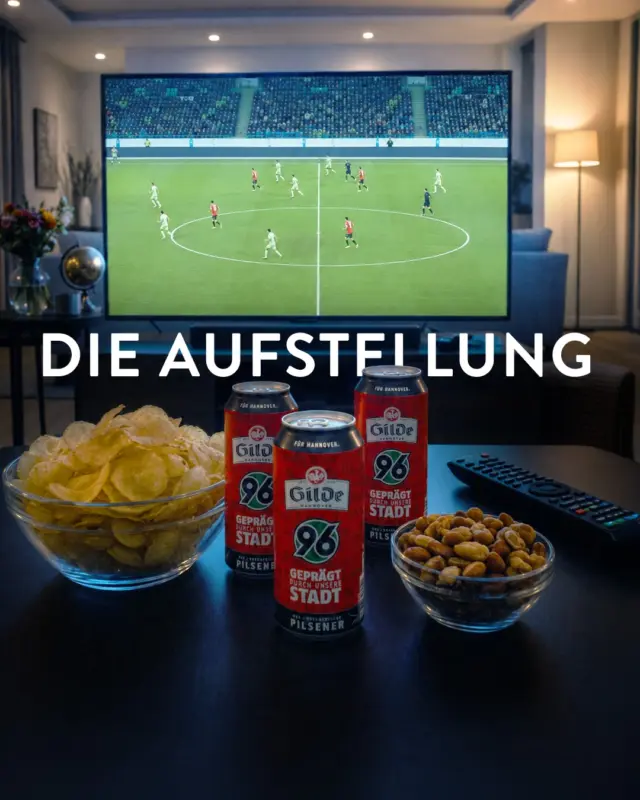 Unsere Startelf für heute: Chips auf Linksaußen, im Zentrum eiskaltes Gilde und vorne drin ganz klar die Hoffnung auf drei Punkte. 🍺⚽️

Wir sind auf jeden Fall bereit! Wie sieht es bei euch aus? 😋

Fegt sie weg @hannover96!!!

#meingilde #dasgildet #hannover #brauerei
Dieses Bild wurde KI-generiert.