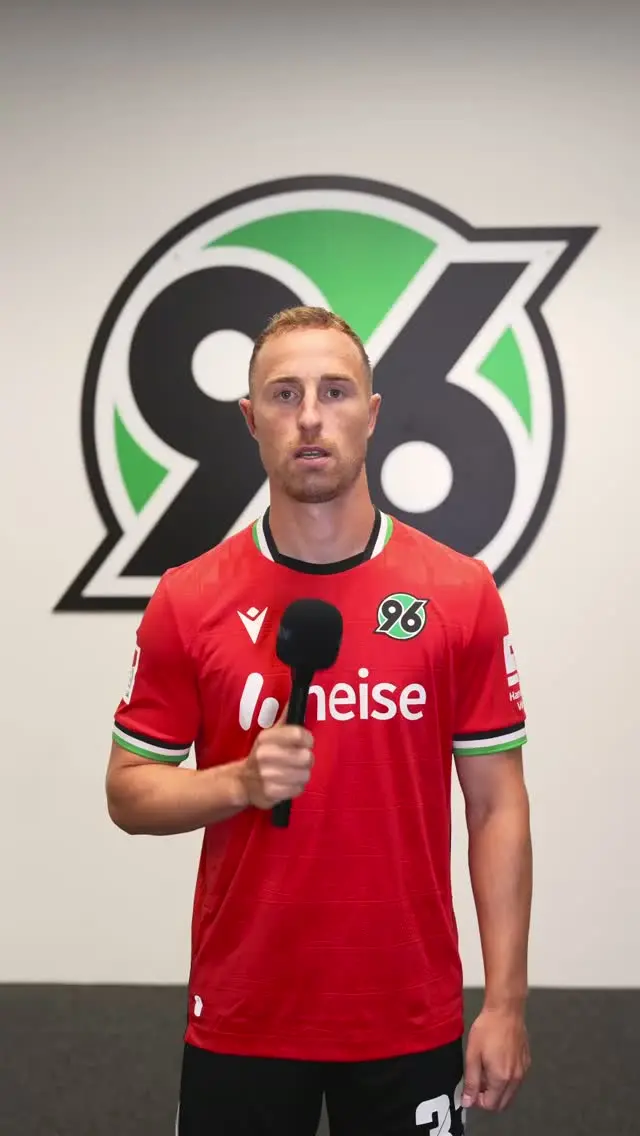 Soso....Wenn Maurice Neubauer mit einem Mitspieler in eine WG ziehen würde, dann mit Bastian Allgeier. 🙌

Klingt nach einer guten Idee. Fehlt nur noch der Putzplan. 😉🧹

Glückwunsch an alle, die richtig getippt haben. Und danke, dass Ihr wieder beim Gilde Fanquiz mitgemacht habt! 🍻

#meingilde #dasgildet #GildeFanquiz #h96 #hannover96 #niemalsallein #hannover